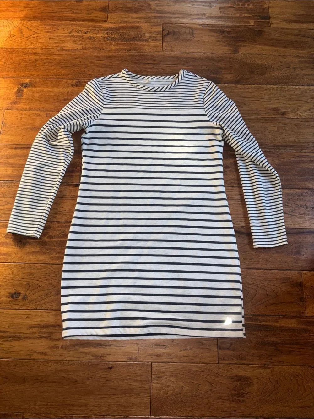 Free2B Striped Long-Sleeve Cotton Dress in White and Navy striped fleece inside